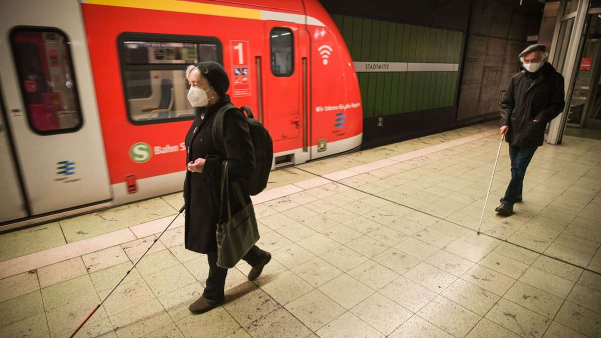 Infos für Blinde im öffentlichen Nahverkehr: Per Whatsapp den Bahnsteig ansagen lassen