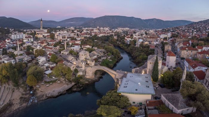 Werbefoto von Mostar: Künstliche Intelligenz tilgt Minarette – Empörung bei Muslimen