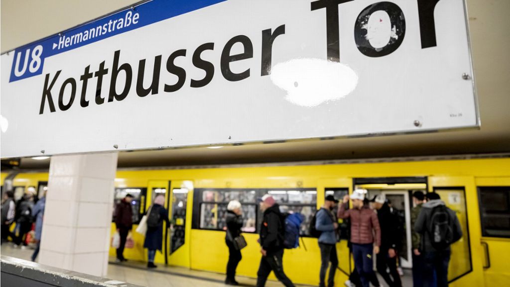 Nach Stoß vor U-Bahn in Berlin: 26-Jähriger wegen Mordes aus Heimtücke in U-Haft