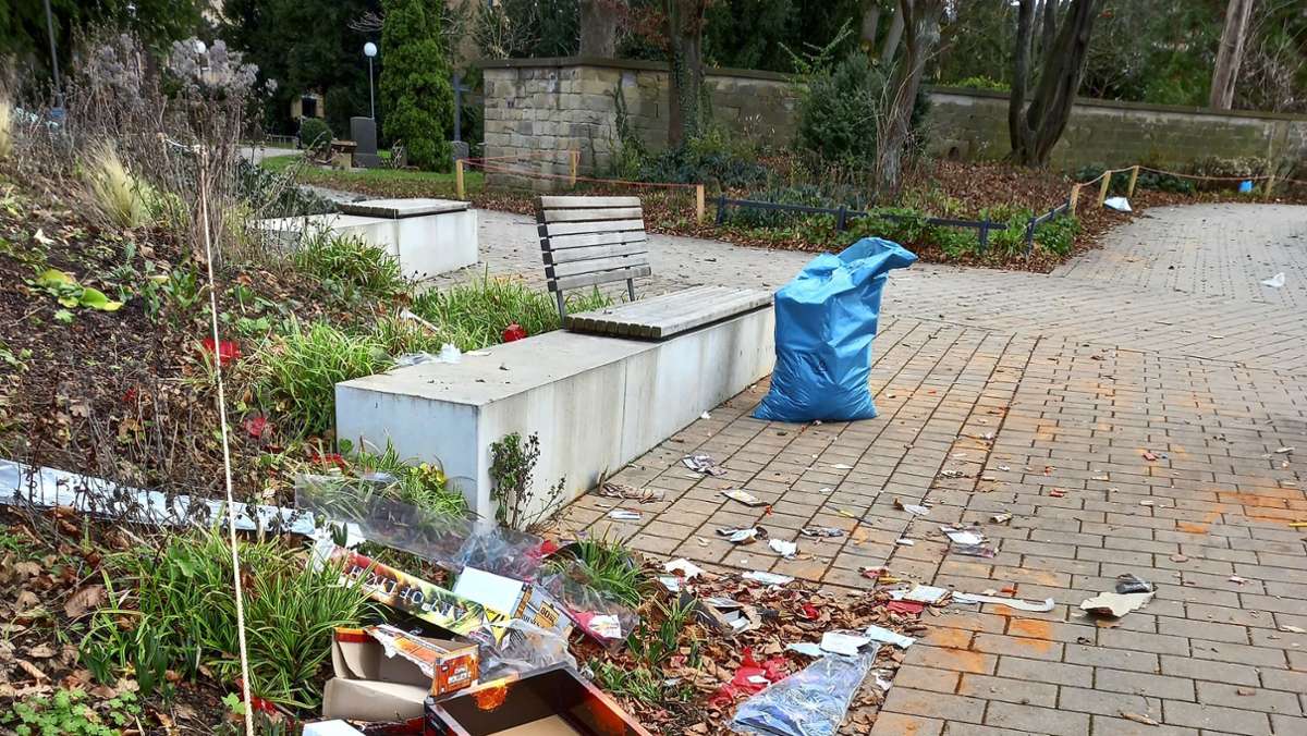 Abfall  in Fellbach: Säckeweise Müll nach Silvesterparty