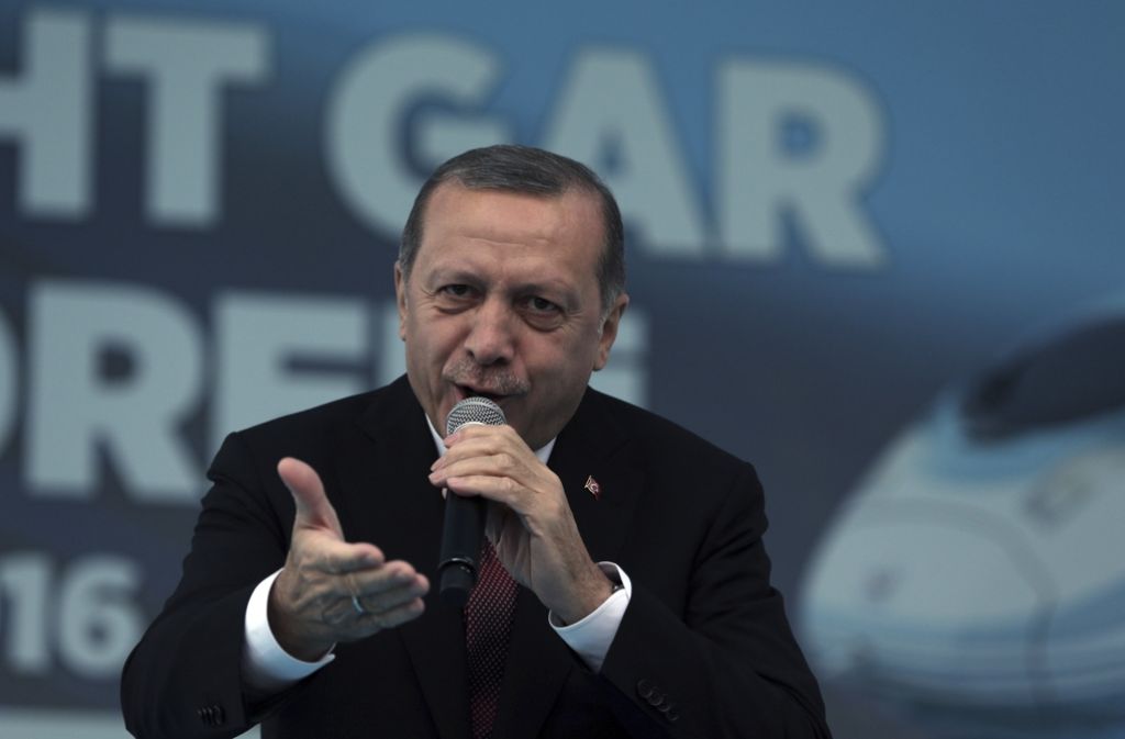 Recep Tayyip Erdogan gibt nicht Ruhe, bis alle oppositionellen Stimmen verstummt sind. Foto: AP