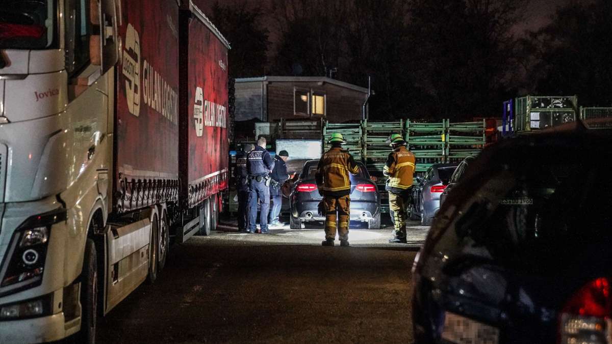 Wendlingen: Polizei findet Fluchtfahrzeug durch Ölspur