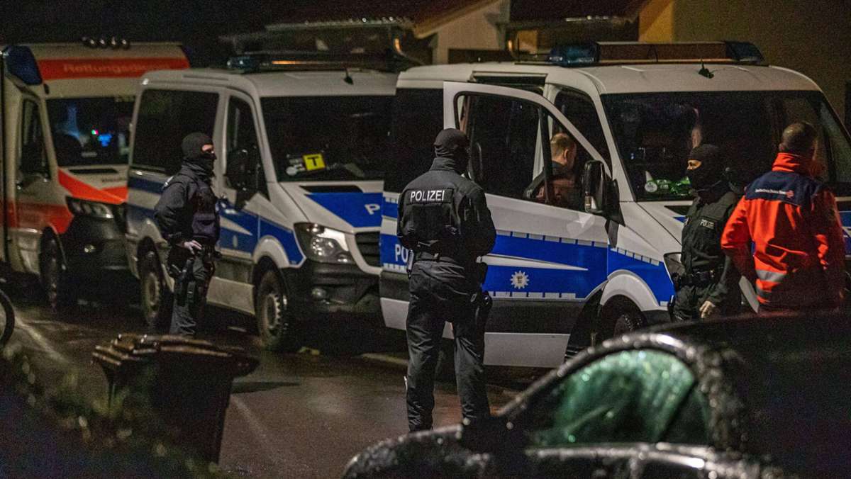 Haus in Backnang durchsucht: Spezialkräfte der Polizei im Einsatz