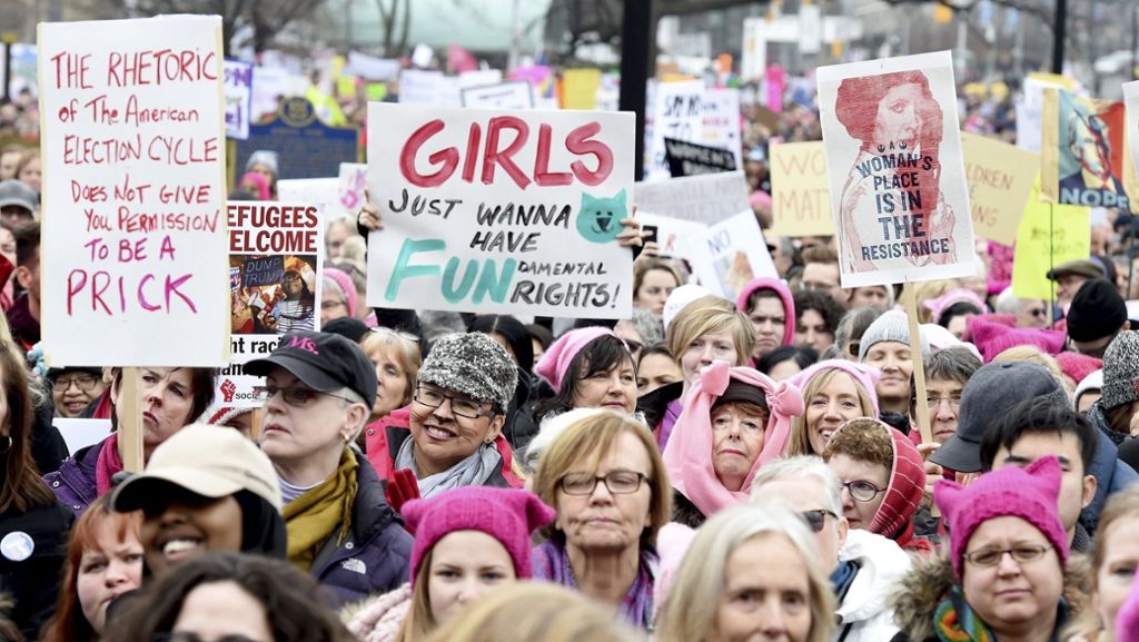 Weltfrauentag in Stuttgart: Stricken aus Protest gegen Sexismus
