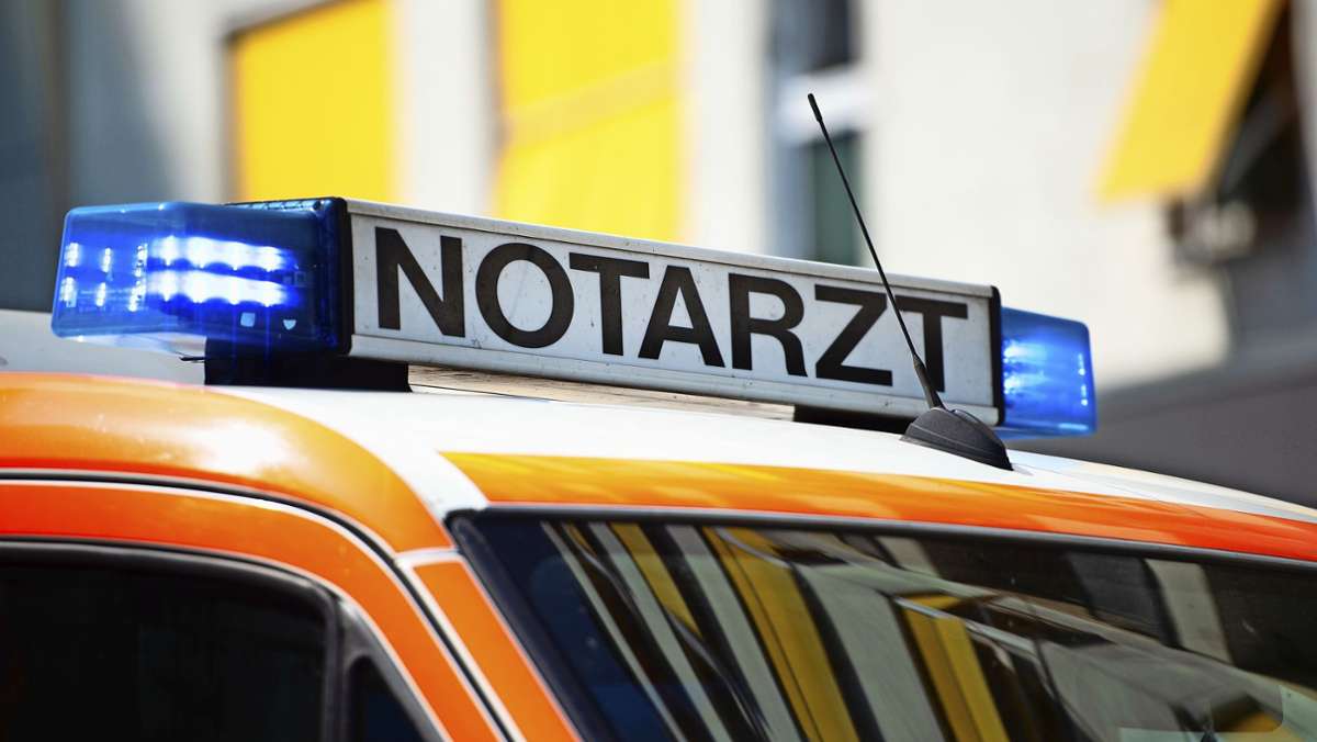 Schwerverletzte in Vaihingen/Enz: Fußgängerin auf B 10 von Auto angefahren