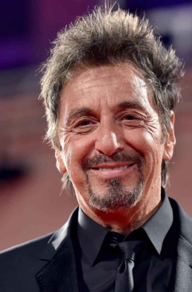 So sei wahrscheinlich seine Liebe zum Film entstanden, erzählt Pacino. Am nächsten Tag habe er die Rollen dann immer nachgespielt.
