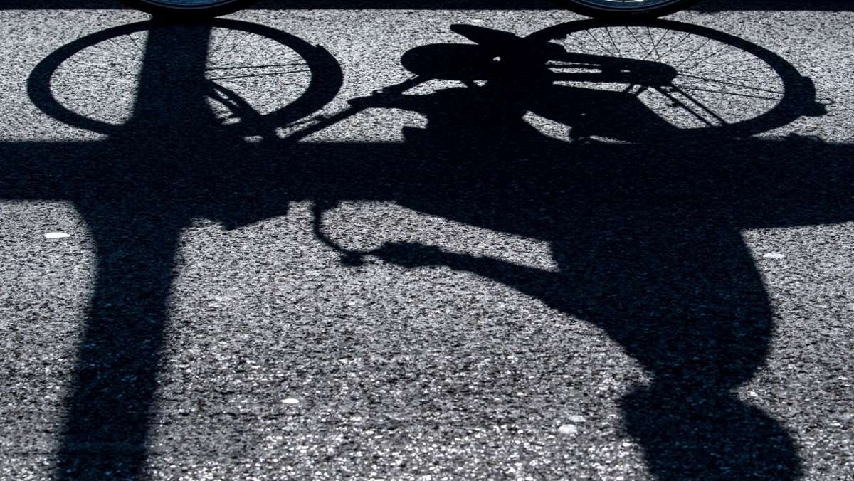 Unfall in Nürtingen: Rennradfahrer übersehen