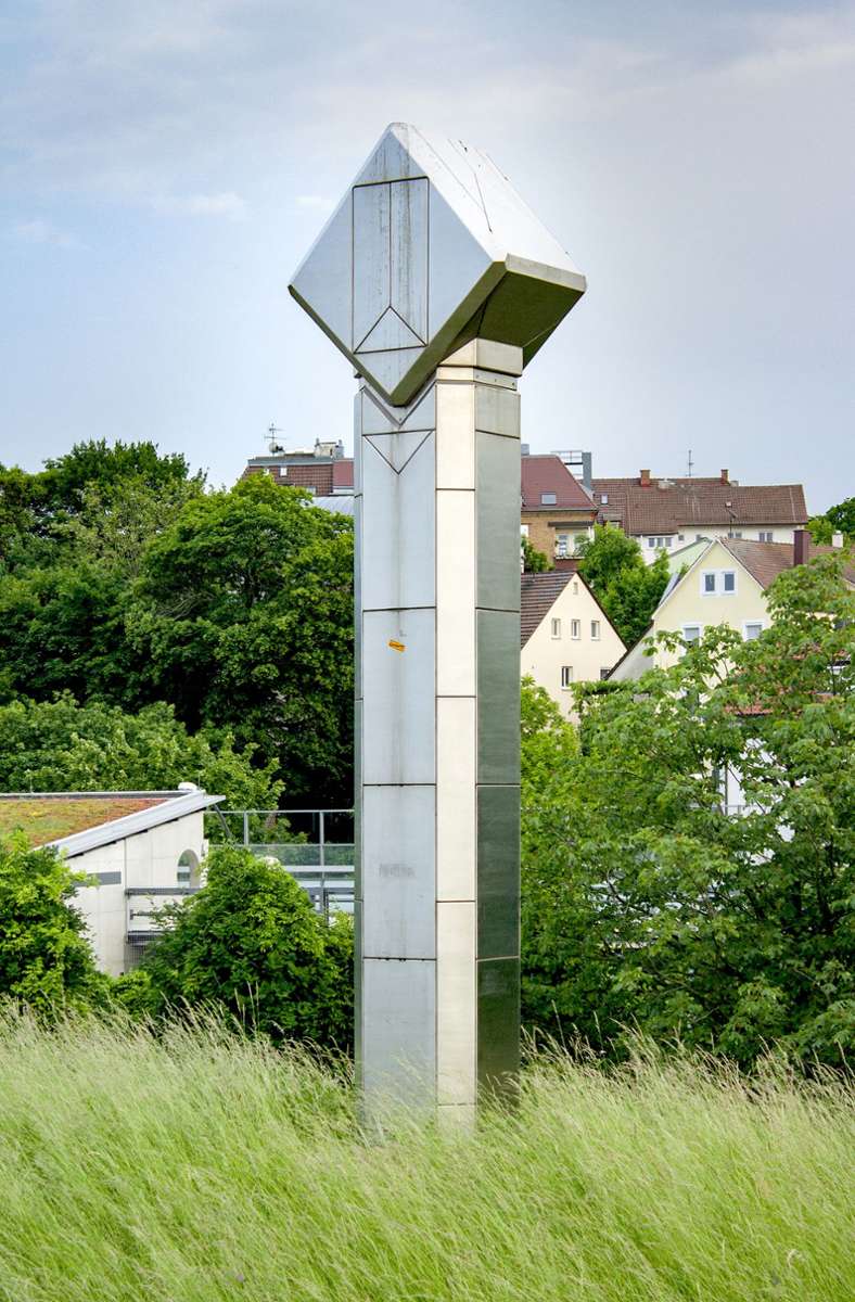 Kein Künstler ist in Stuttgart so präsent wie der 2005 verstorbene Bildhauer Otto Herbert Hajek. Mehr als fünfzig Werke finden sich im öffentlichen Raum – wie etwa „Caracalla“ am Bad Leuze.