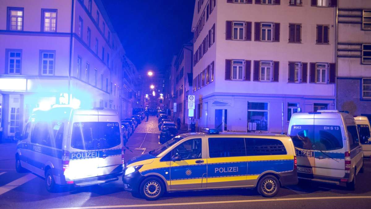 Kontrollen in Stuttgart: Vereinzelte Zwischenfälle bei  nächtlicher Ausgangssperre am Freitag