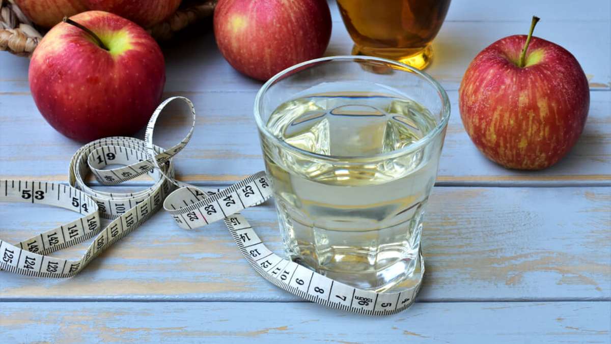 Abnehmen mit Apfelessig: Hilft das Trinken in der Diät?