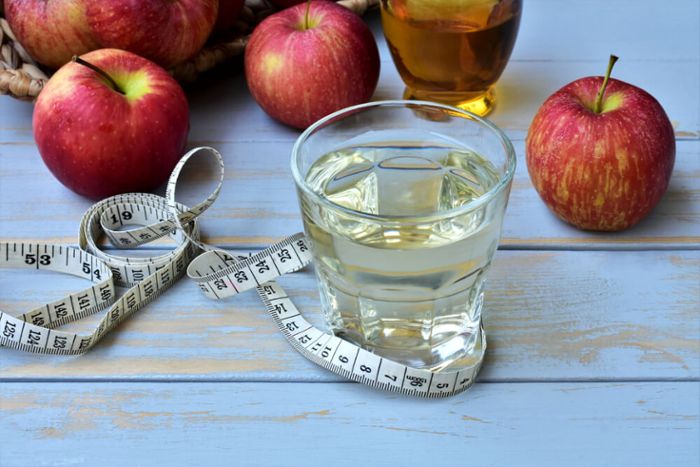 Abnehmen mit Apfelessig: Hilft das Trinken in der Diät?