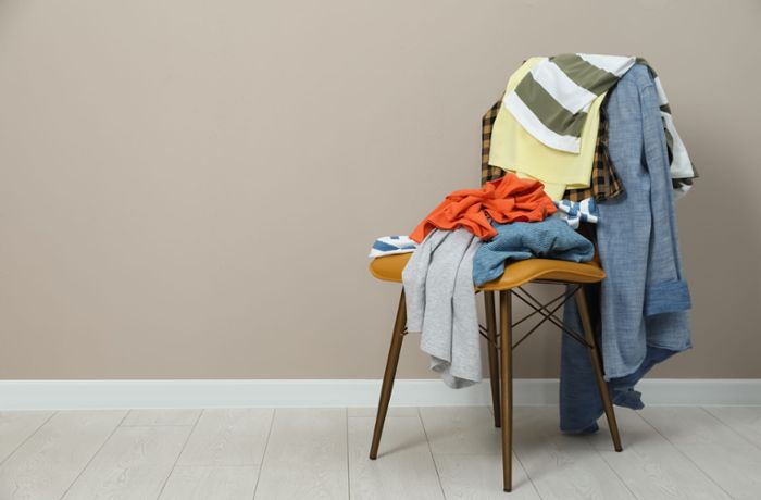 Geliebter Klamottenstuhl: „Das Schlafzimmer ist der dümmste Ort, um Kleider aufzuhängen“
