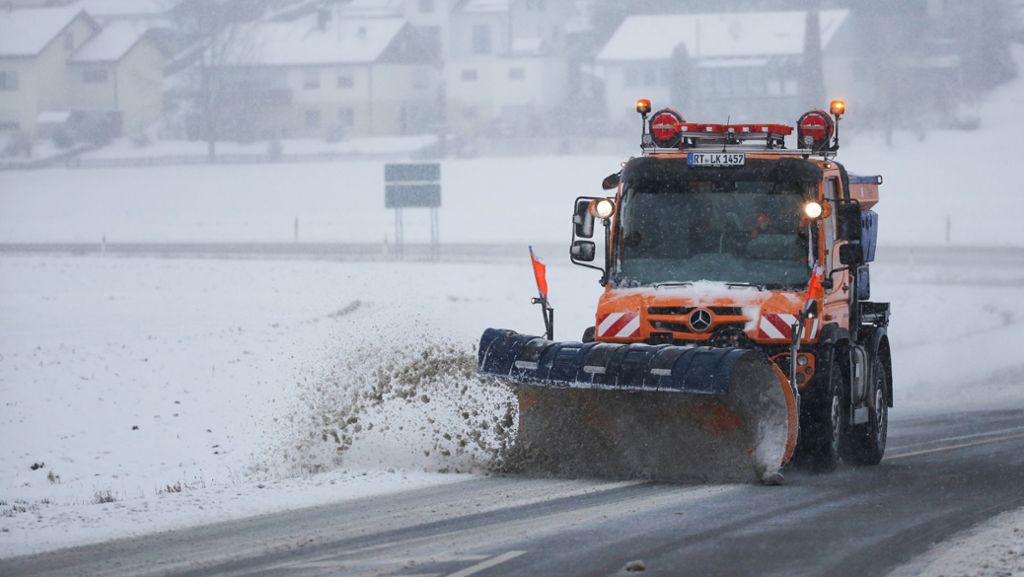 Baden-Württemberg: Zahlreiche Unfälle durch Schnee im Südwesten