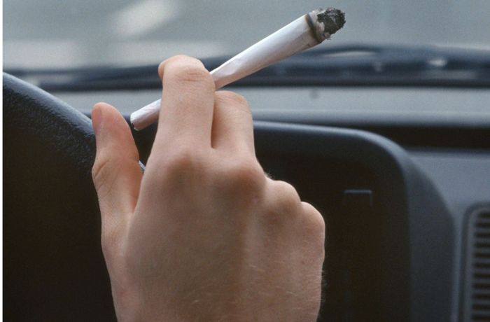 22-Jähriger raucht unverhohlen Joint am Steuer