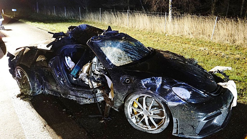 A81 bei Möckmühl: Porsche überschlägt sich auf Autobahn – Fahrer stirbt
