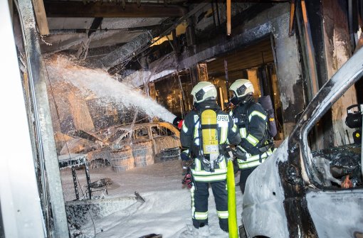 Brand in Autohaus verursacht 350 000 Euro Schaden