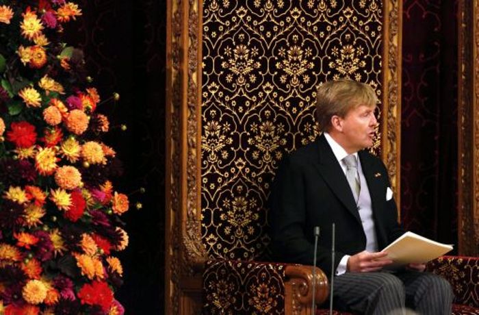 König Willem-Alexander der Niederlande dankt Mutter Beatrix 