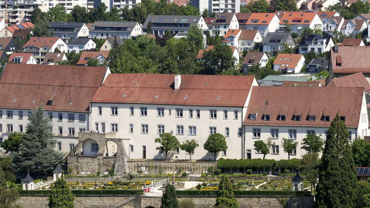 Rauch im Finanzamt: Mitarbeiter aus Schloss Leonberg evakuiert