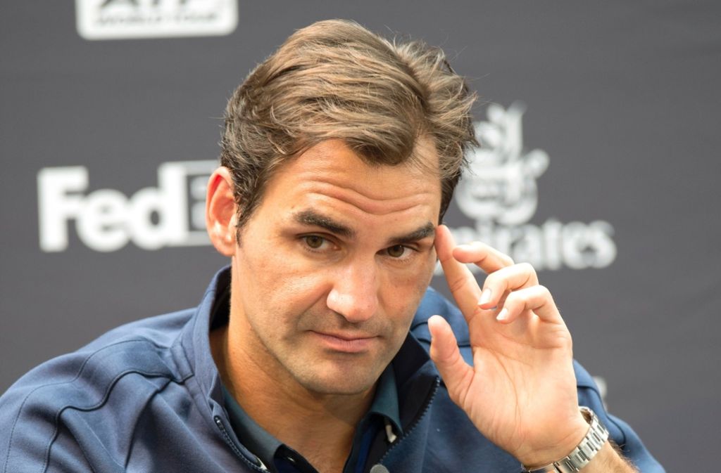 Roger Federer in Stuttgart: Auch die letzte Frage beantwortet er noch engagiert und freundlich. Foto: AFP