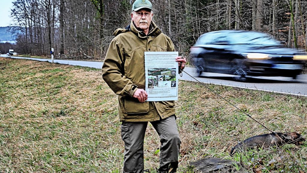  Die Demontage eines Schutzzauns an der Straße zwischen Kirchheim-Nabern und Weilheim stiftet erheblichen Unfrieden. Jäger verweisen auf gestiegene Wildunfälle, das Landratsamt führt ökologische Gründe ins Feld. 
