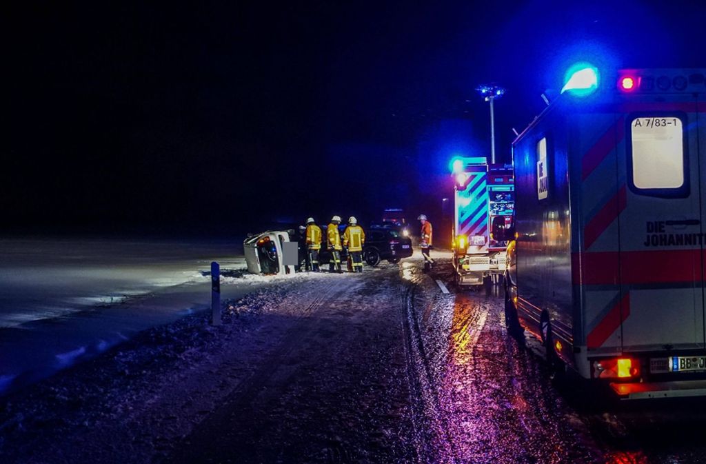 Die Feuerwehren Deckenpfronn und Herrenberg waren mit zwei Fahrzeugen und 22 Einsatzkräften und der Rettungsdienst mit zwei Rettungswagen und einem Notarztwagen vor Ort.