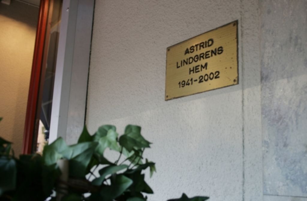 Dieses Schild weist auf die Wohnung Astrid Lindgrens in Stockholm hin. Sie soll künftig für Besucher zugänglich sein.