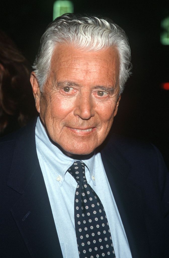 John Forsythe erreichte das biblische Alter von 92 Jahren und starb im April 2010. Er hat in einigen Spielfilmen mitgespielt. Im Geschäft ist vor allem mit dem „Denver Clan“ gewesen sowie als Stimme in „Drei Engel für Charlie“.