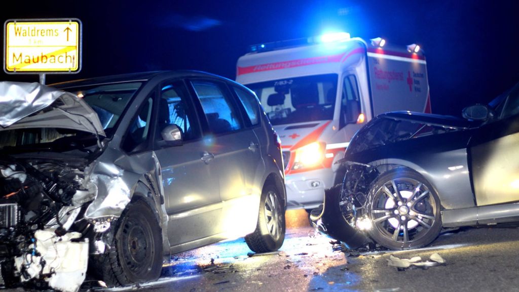Autos stoßen bei Backnang frontal zusammen: Ortsunkundiger verursacht schweren Unfall