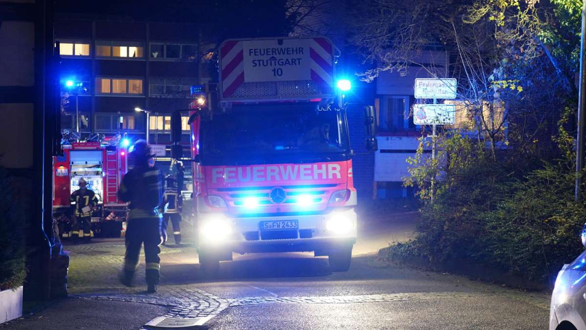 Altenpflegeheim in Stuttgart-Münster: Brand in Wohnung – Feuerwehr führt 16 Menschen ins Freie