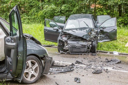 Zwei Schwer- und vier Leichtverletzte sind das traurige Ergebnis eines schlimmen Verkehrsunfalls, der sich am Samstagnachmittag in Stuttgart-Degerloch ereignet hat. Foto: 7aktuell.de/Adomat
