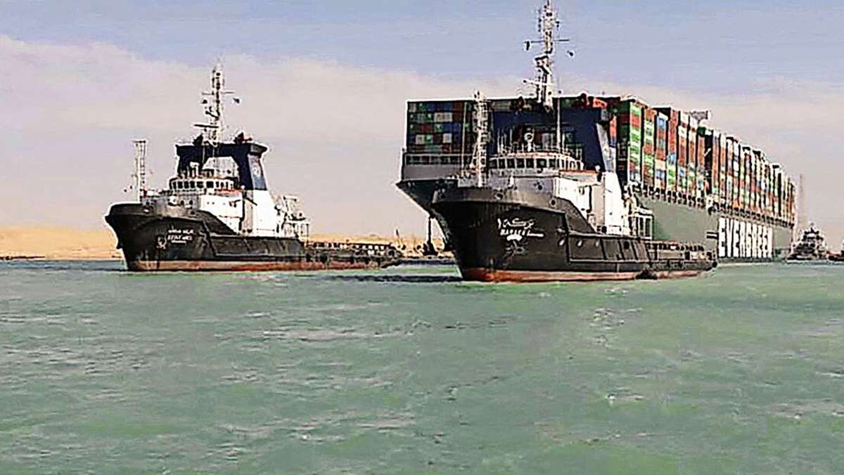 Experten warnen vor Überfällen: Piraten könnten aus dem Schiffsunfall im Suez-Kanal lernen