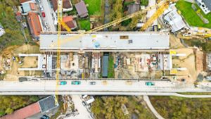Würmtalviadukt in Großaktion an Ort und Stelle gerückt: Neue Eisenbahnbrücke in Ehningen um 14 Meter verschoben