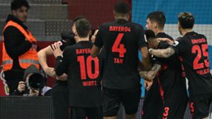Frankfurt und Leverkusen siegen in Überzahl