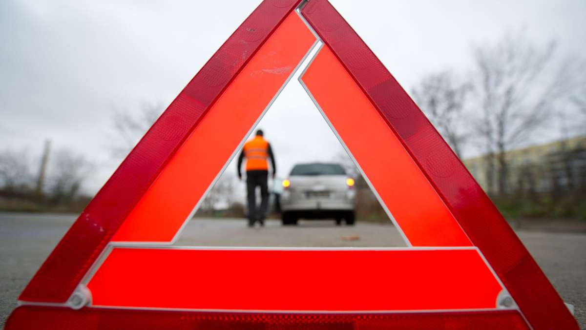 Unfall in Sindelfingen: Laster schiebt Polo vor sich her – Polizei sucht Zeugen