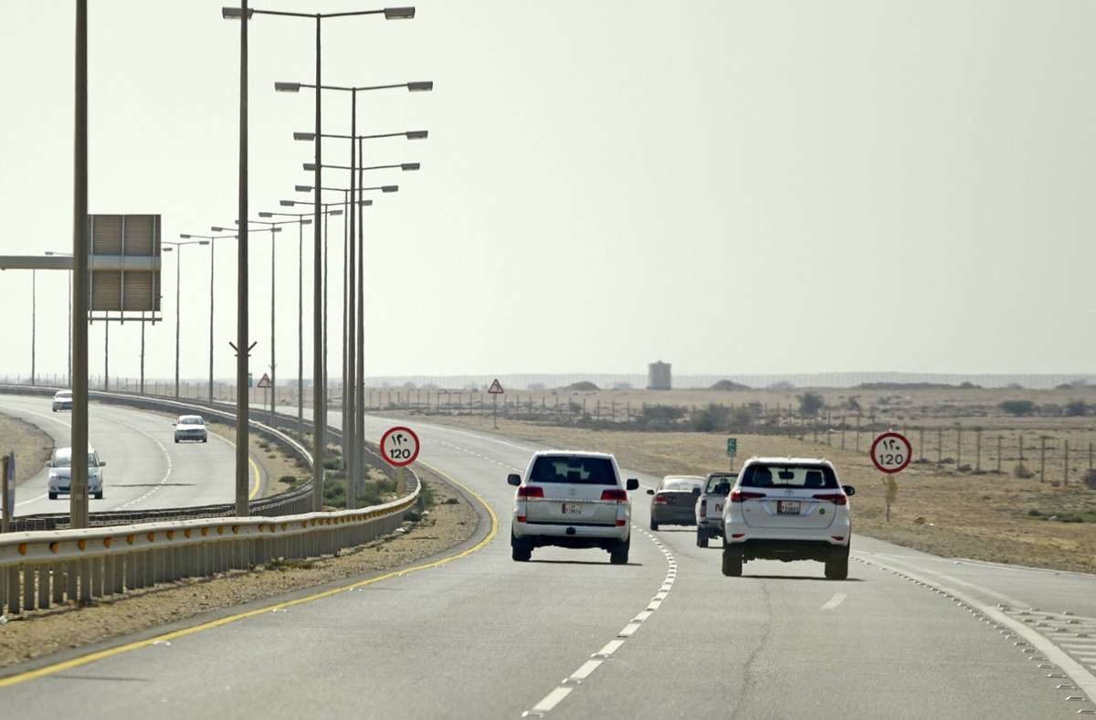 Die Straße nach Al-Khor führt durch die Ödnis. Foto: imago/MiS