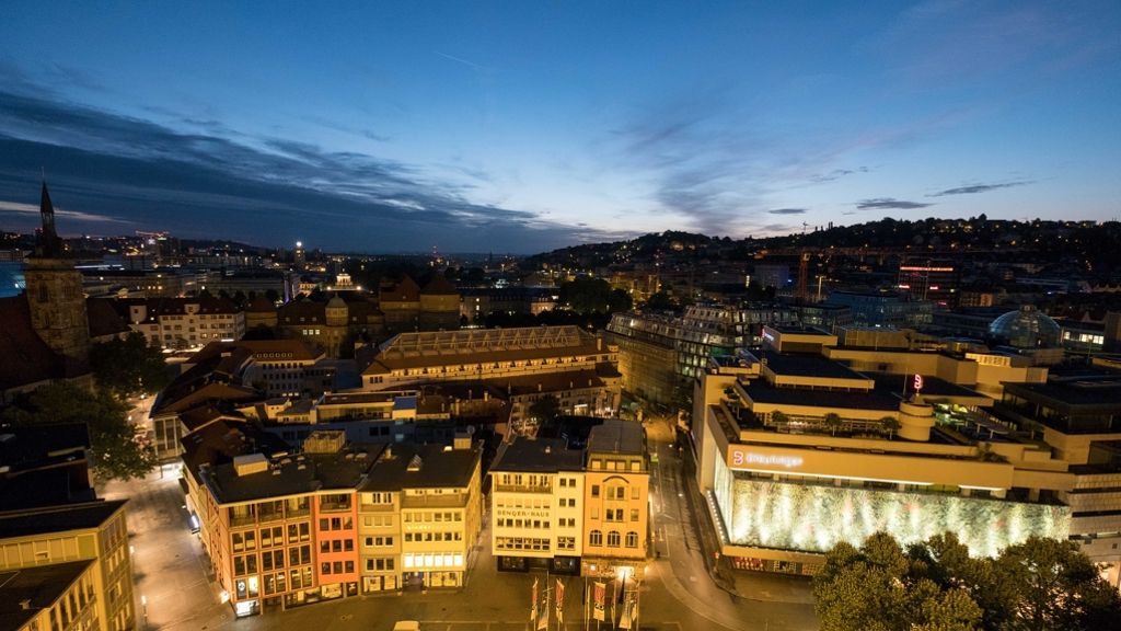 Stuttgart am Morgen: Sonnenaufgang über den Dächern der Stadt