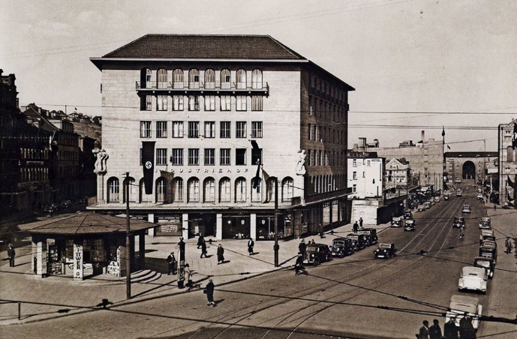 1938 war der heutige Palast der Republik Klohäuschen und Wittwer-Kiosk.