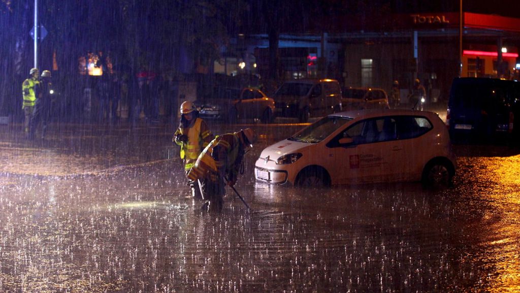 Unwetter trifft Eifel und Niederrhein: Sommergewitter hält Feuerwehr in Atem