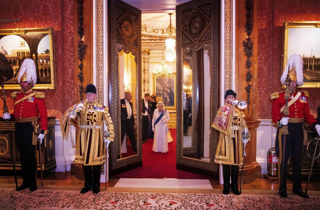 Mit dem Empfang ehrt die Queen den Einsatz der Diplomaten im beinahe vergangenen Jahr.