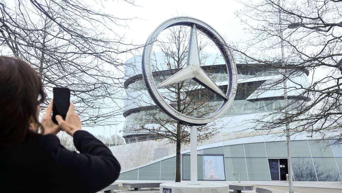 Neue Attraktion am Mercedes-Museum: Stuttgarter  Bahnhofsstern lockt im Exil viele Fotografen an