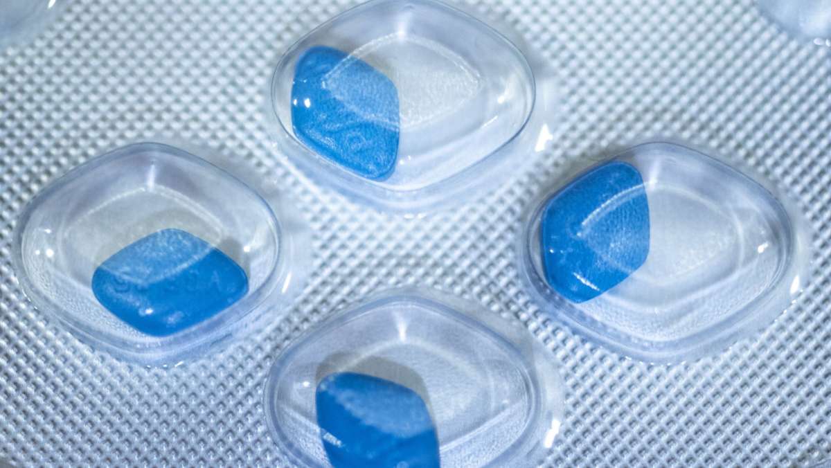  Der Viagra-Wirkstoff Sildenafil bleibt weiterhin verschreibungspflichtig. Ein Expertenrat lehnte einen Antrag auf Aufhebung der Verschreibungspflicht ab. 