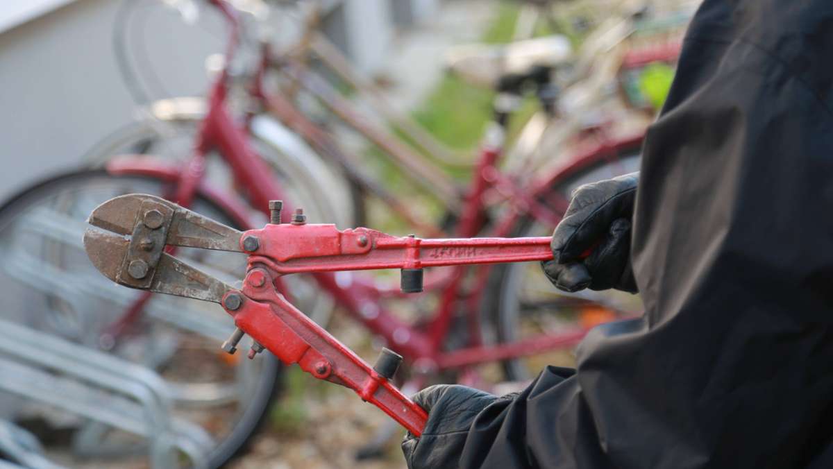 Etliche Fahrraddiebstähle in Stuttgart aufgeklärt: Polizei sucht in 17 Fällen mit Fotos nach den Besitzern