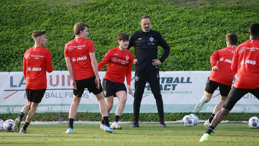 Nachwuchsspieler im Trainingslager: Wie der VfB Stuttgart seine Talente fördert und fordert