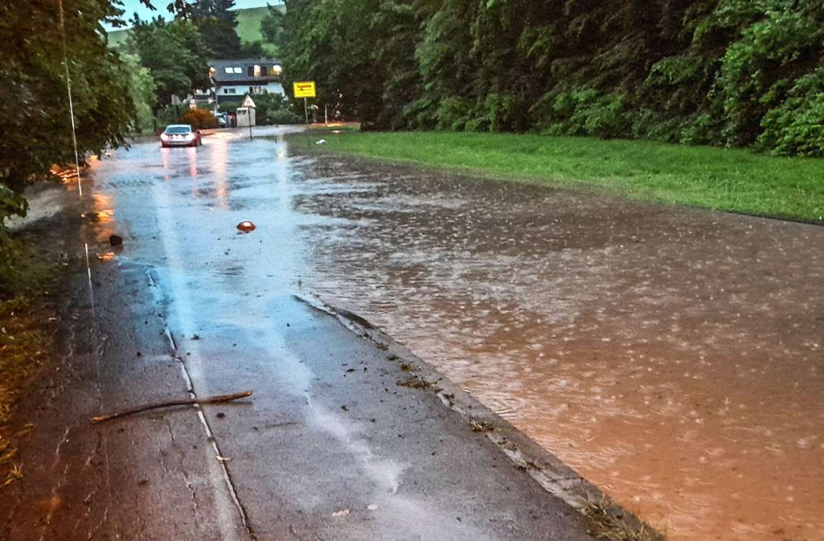 Straßen wurden überflutet, Keller liefen voll Wasser: Das Unwetter Ende Juni hatte Waldenbuch stark getroffen. Foto: SDMG/Dettenmeyer
