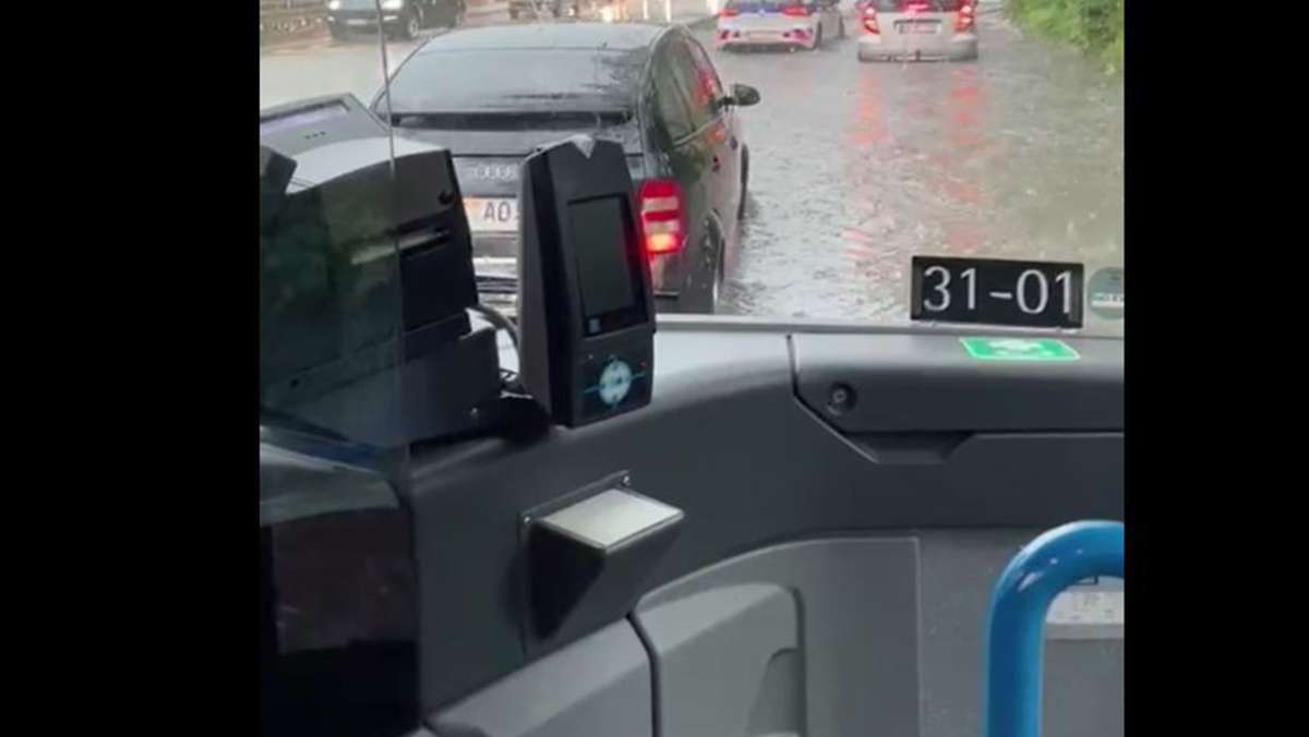 Newsblog zum Unwetter in Stuttgart: Erneut heftiger Regen  – Video aus Bus zeigt die  Ausmaße