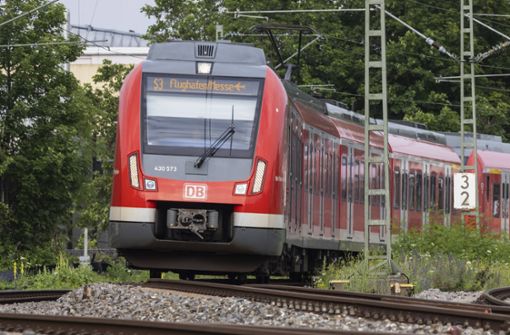 Auf der Linie S 3 sind die Züge am Sonntag nur alle 60 Minuten unterwegs. Foto: imago/Arnulf Hettrich