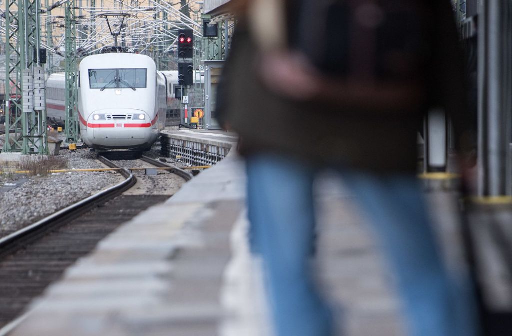 Generalstreik trifft Deutsche Bahn ICE über Stuttgart