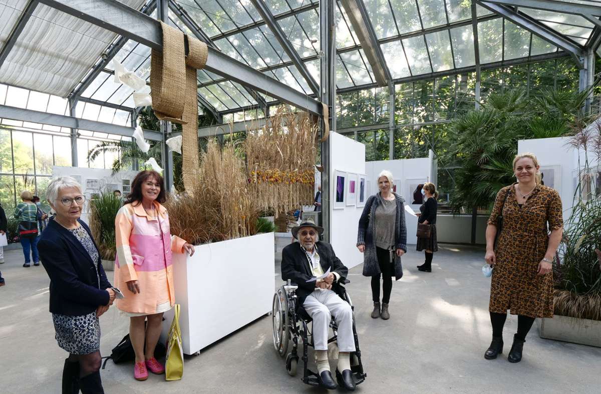 Sie haben ihre Werke beigesteuert: Anne Esslinger, Margarete Eckert-Preisser , Bernhard Jablonski , Tanja Selten und die Floristin Julia Bürkle-Gröninger (von links)