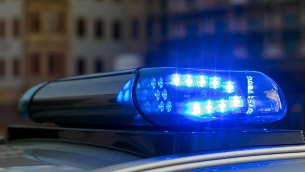 Unfall in Stuttgart-Feuerbach: Autos stoßen auf Kreuzung zusammen