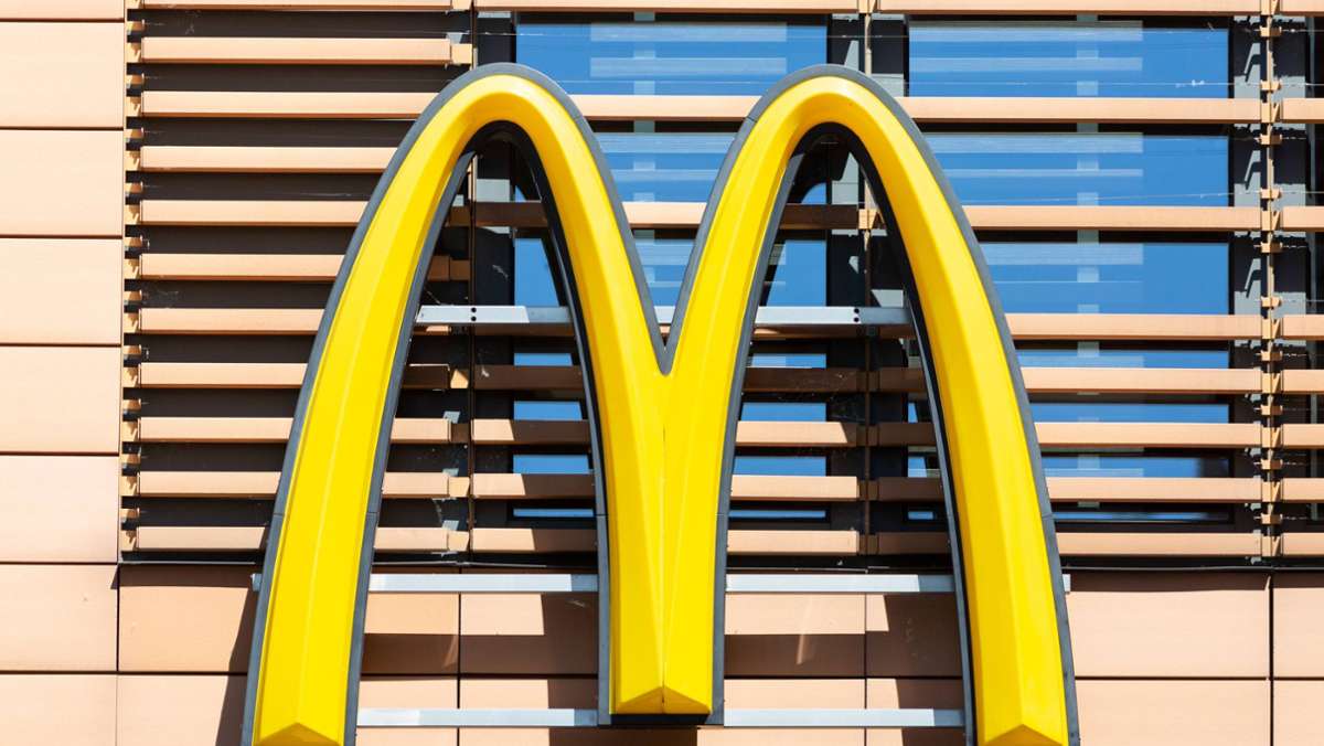  Das goldene M der Burgerkette McDonald’s ist ein weltweit bekanntes Emblem für Fast Food. Vor 50 Jahren eröffnete die erste Filiale in Deutschland. Die Expansion des Unternehmens ist auch Spiegel des gesellschaftlichen Wandels. 